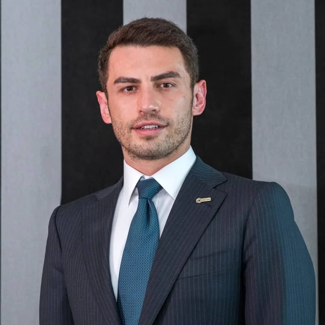 Efe Bezci