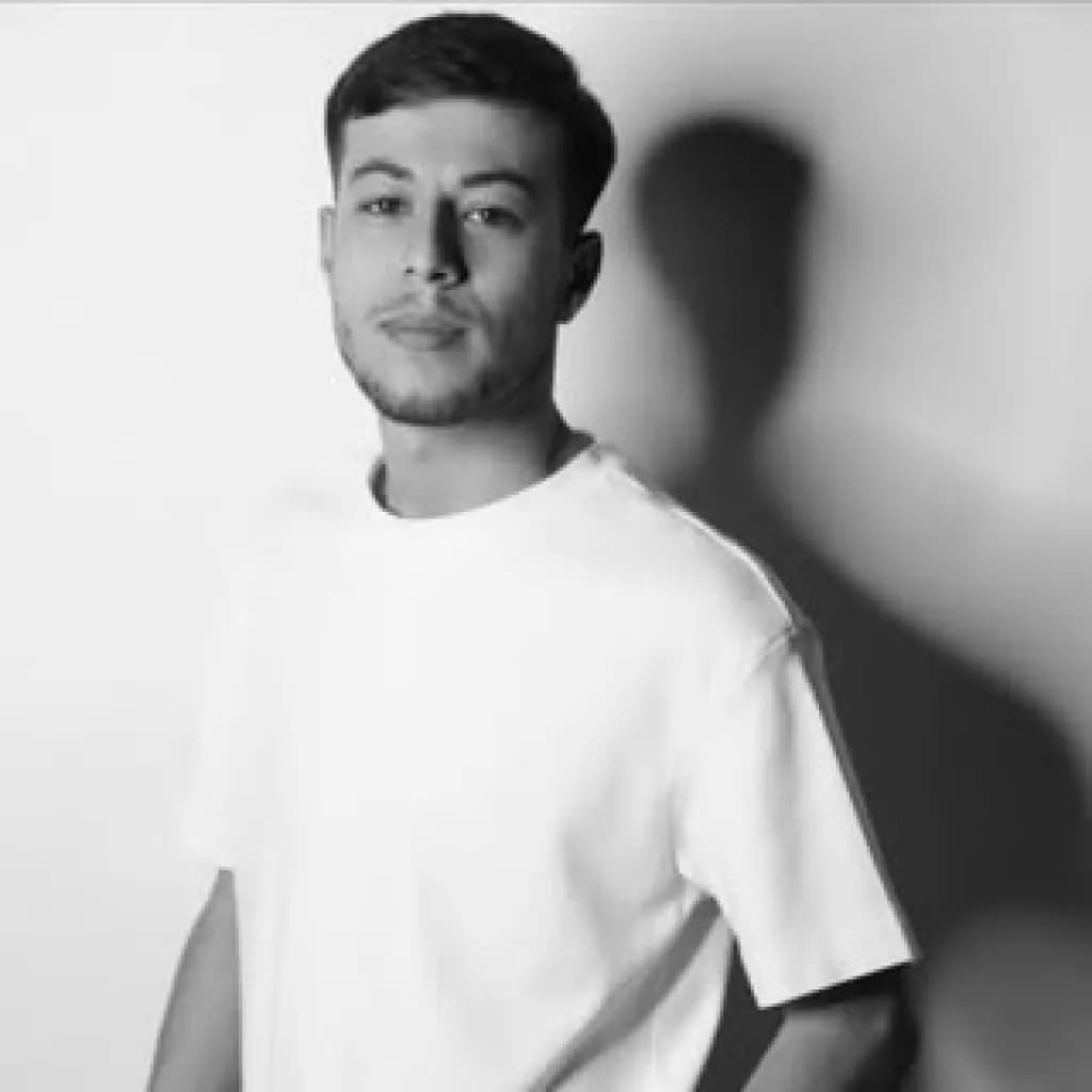 Alp Akar - Oyuncu (20 yaşında) - Profil fotoğrafı ve resmi görsel