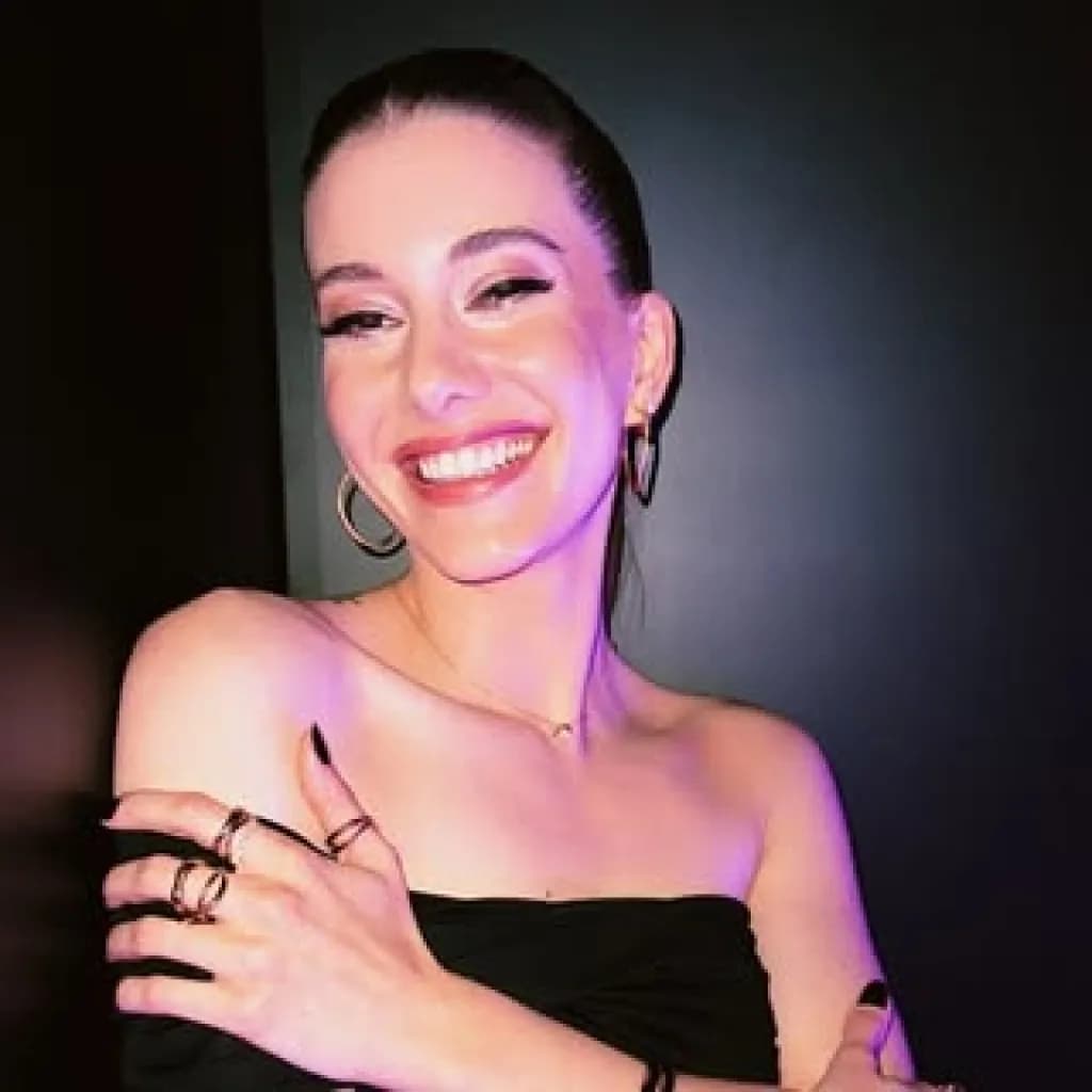 Beril Pozam - Oyuncu (30 yaşında) - Profil fotoğrafı ve resmi görsel