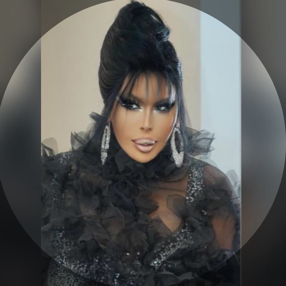 Bülent Ersoy - Şarkıcı (74 yaşında) - Profil fotoğrafı ve resmi görsel