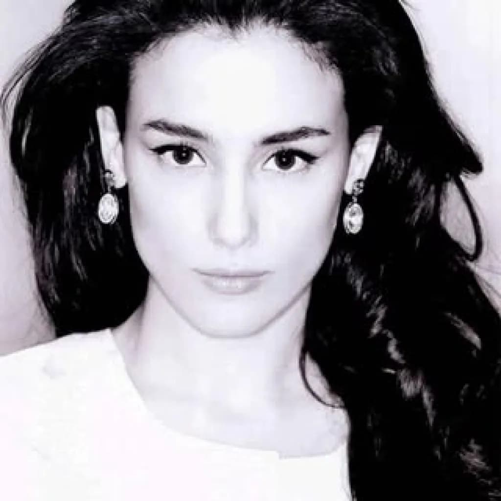 Cansu Dicle Tosun - Schauspieler (38 alt.) - Profil fotoğrafı ve resmi görsel