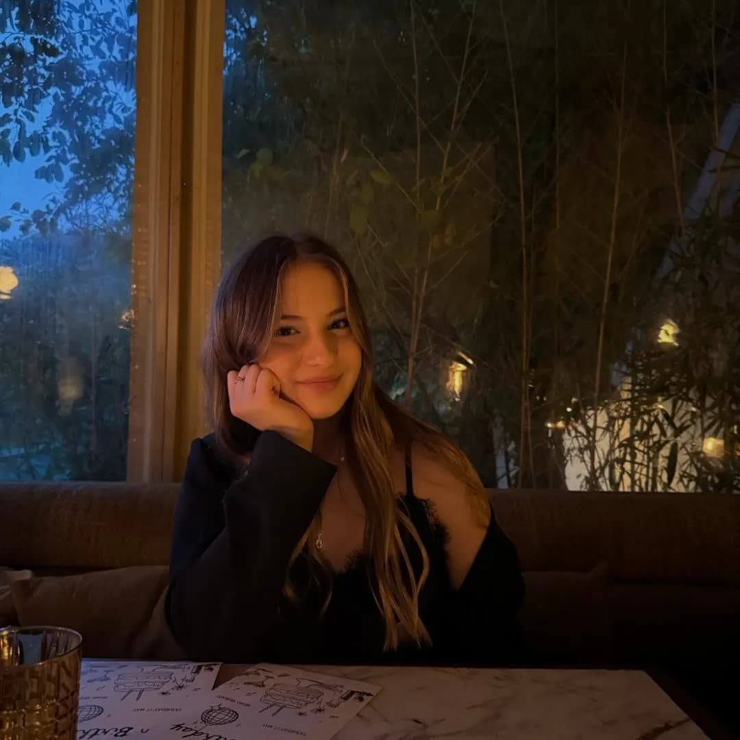 Defne Erşen - Schauspieler (18 alt.) - Profil fotoğrafı ve resmi görsel
