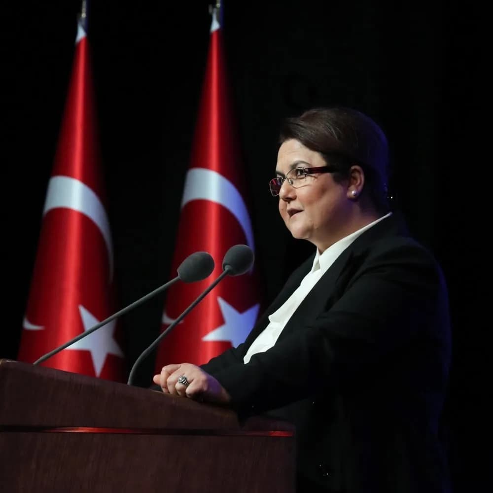 Derya Yanık - Politiker (54 alt.) - Profil fotoğrafı ve resmi görsel
