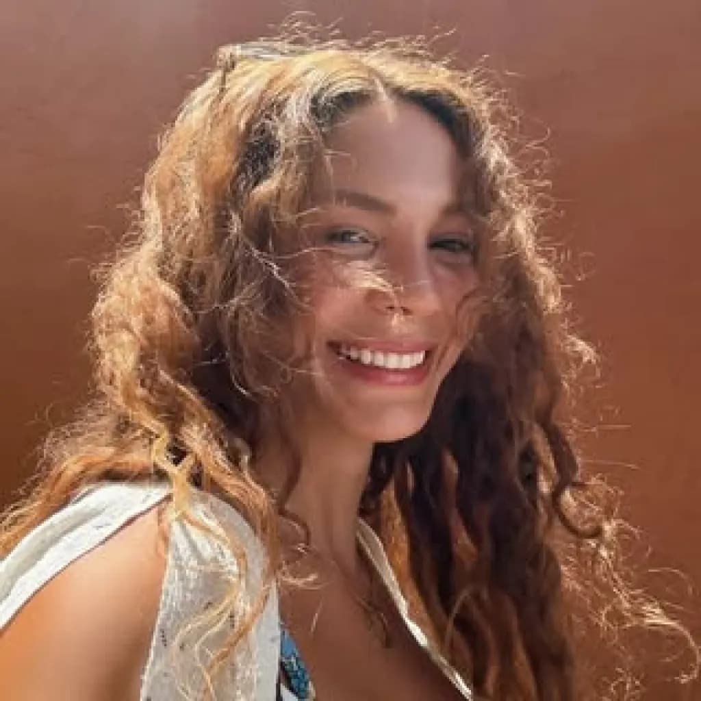 Ebru Şahin - Schauspieler (32 alt.) - Profil fotoğrafı ve resmi görsel