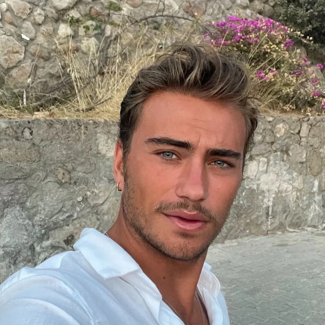 Efe Akerler - Schauspieler (24 alt.) - Profil fotoğrafı ve resmi görsel