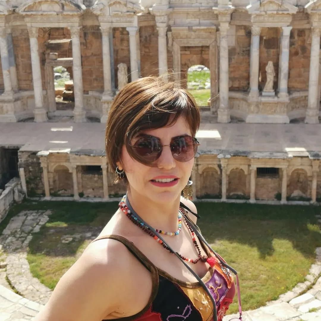 Emel Pala - Oyuncu - Profil fotoğrafı ve resmi görsel