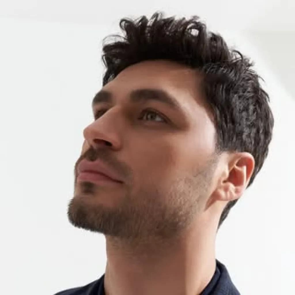 Emre Dinler - Schauspieler (31 alt.) - Profil fotoğrafı ve resmi görsel
