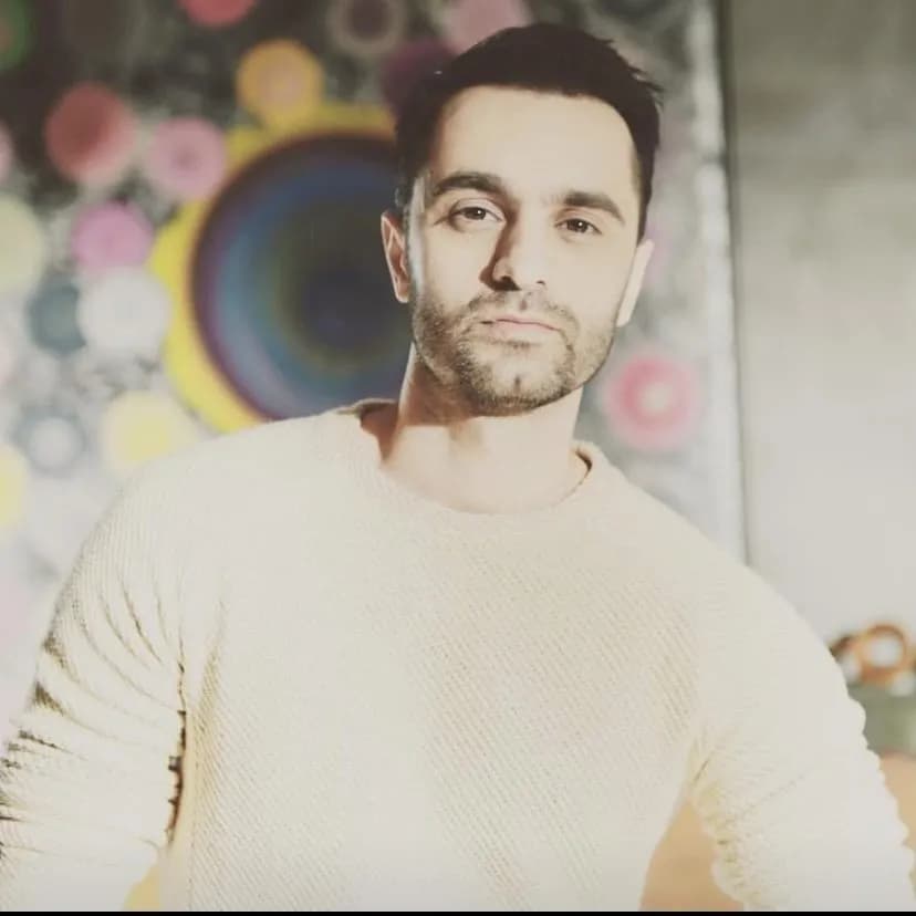 Eren Sandal - Şarkıcı