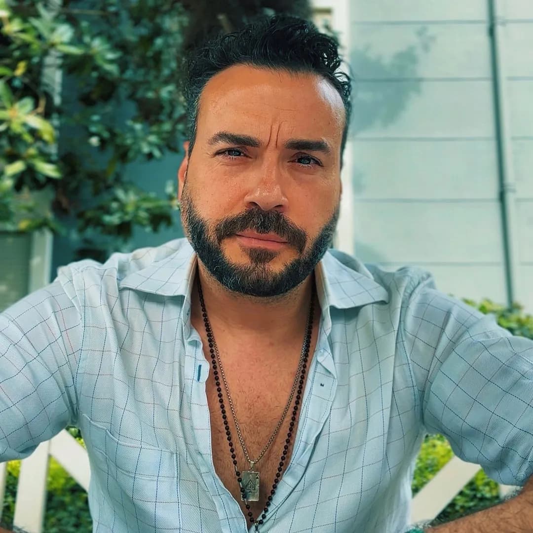 Faik Ergin - Schauspieler (48 alt.) - Profil fotoğrafı ve resmi görsel
