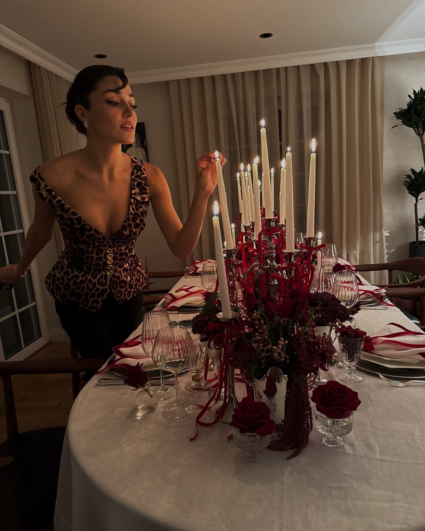 Hande Erçel - Seriendarsteller (32 yaşında) - fotoğraf 3