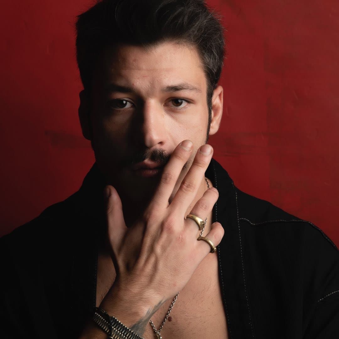 Kubilay Aka - Schauspieler (31 alt.) - Profil fotoğrafı ve resmi görsel