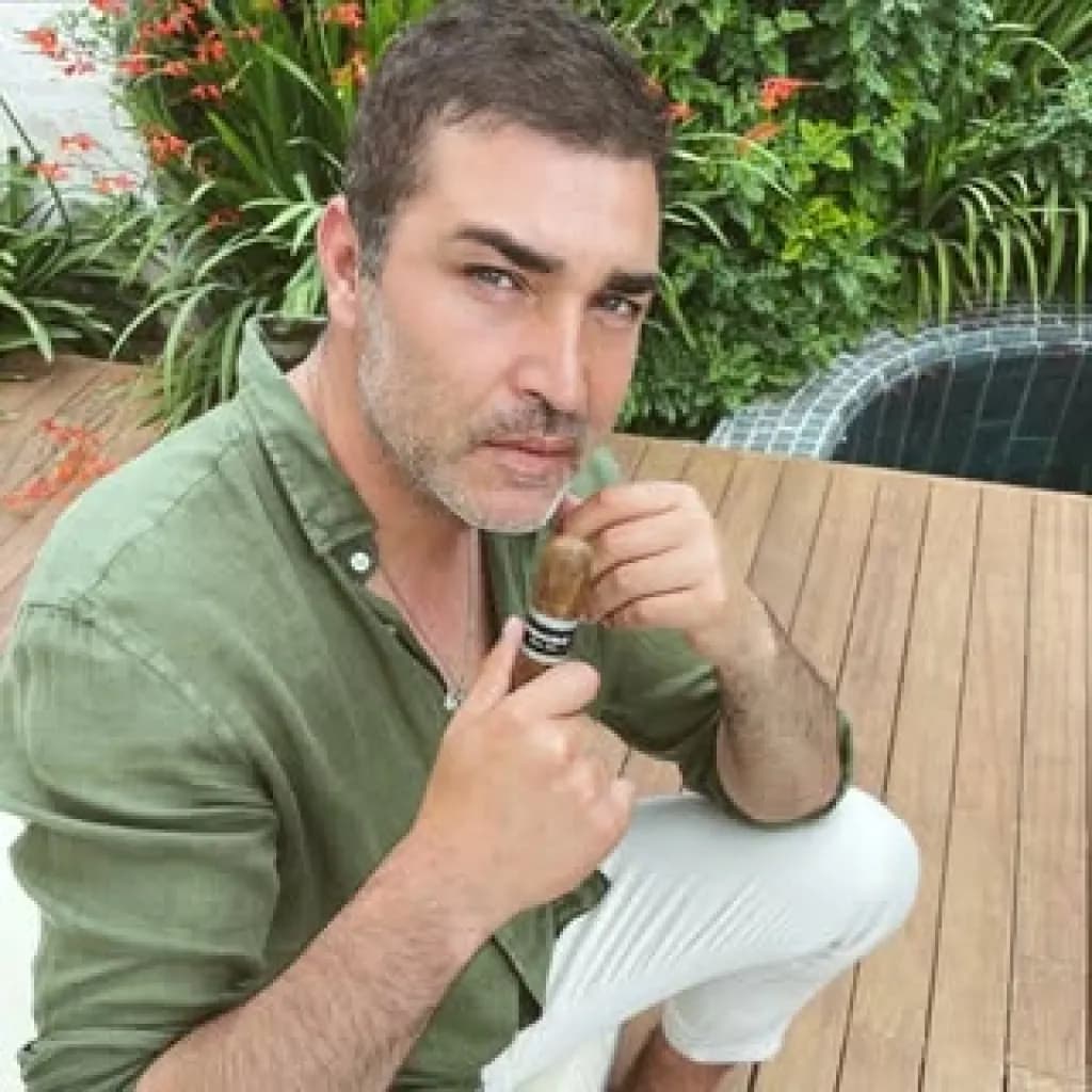 Mert Kılıç - Oyuncu (48 yaşında) - Profil fotoğrafı ve resmi görsel