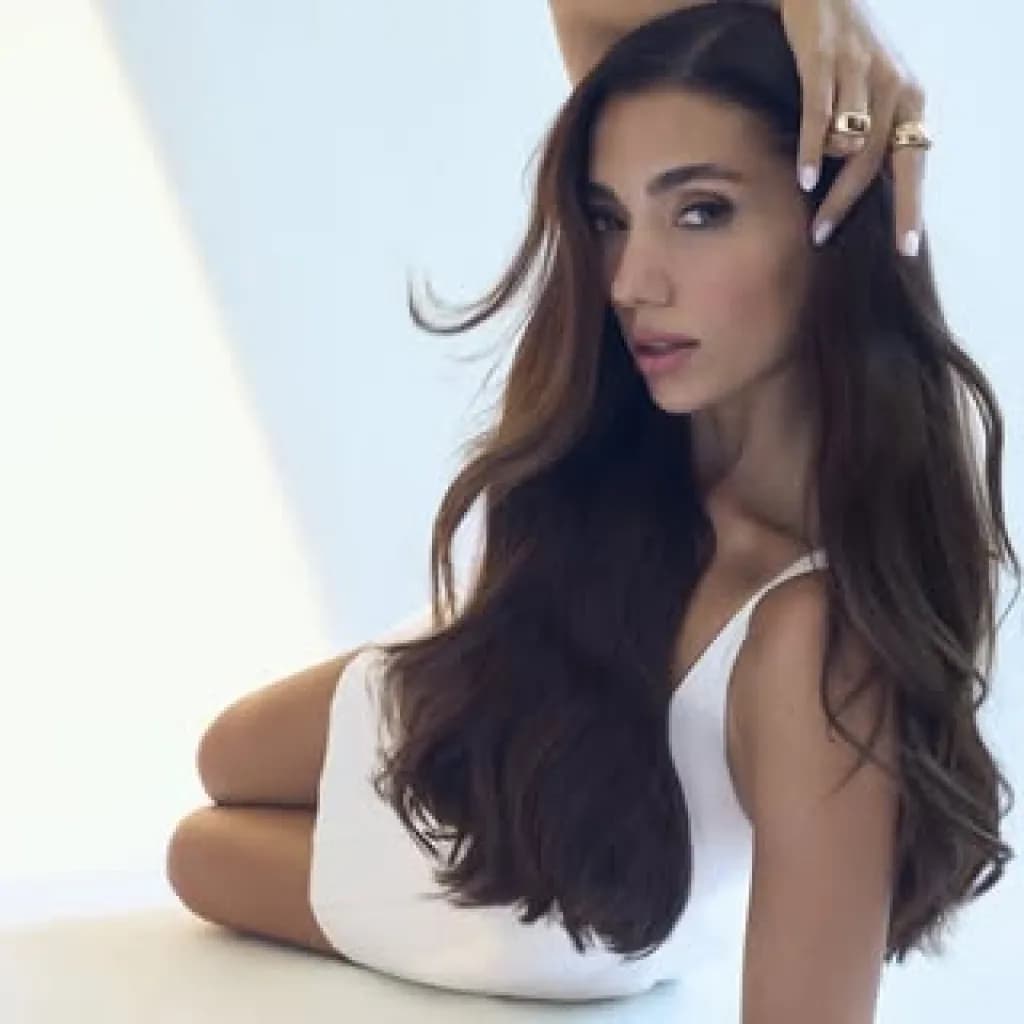 Rachel Araz - Modedesigner (38 alt.) - Profil fotoğrafı ve resmi görsel
