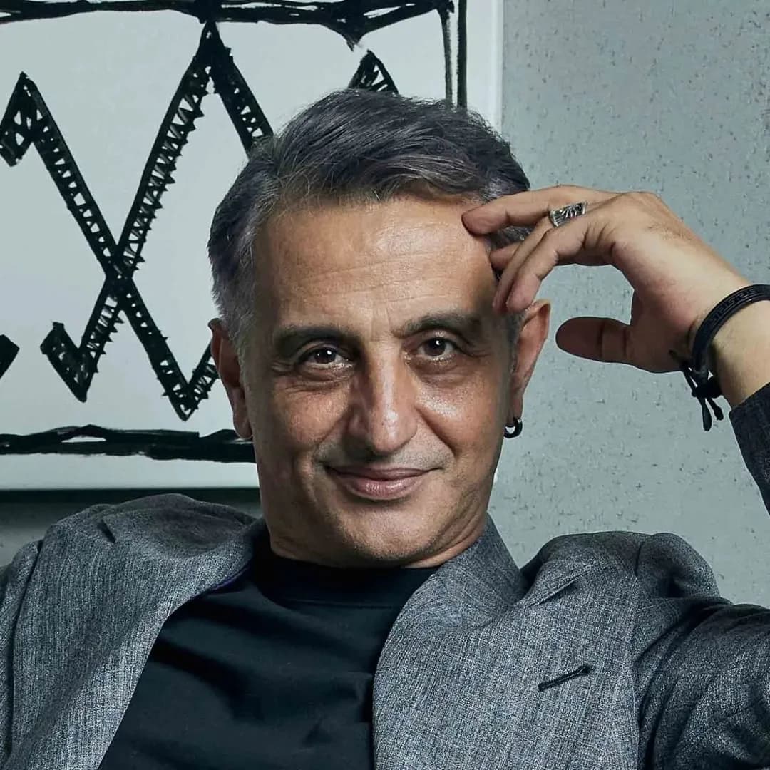 Ruhi Sarı - Schauspieler (54 alt.) - Profil fotoğrafı ve resmi görsel