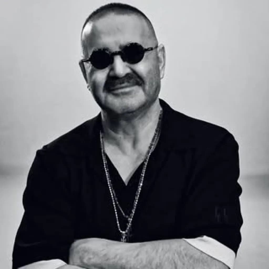 Erol Şafak Sezer - Schauspieler (55 alt.) - Profil fotoğrafı ve resmi görsel