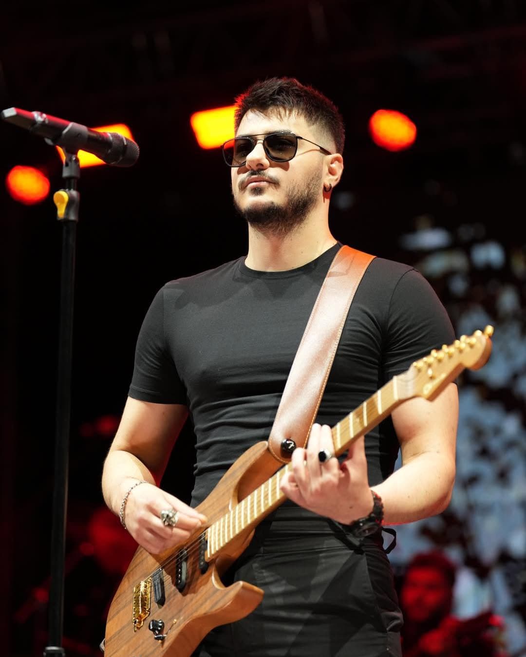 Cenk Baş - Şarkıcı (28 yaşında) - fotoğraf 2