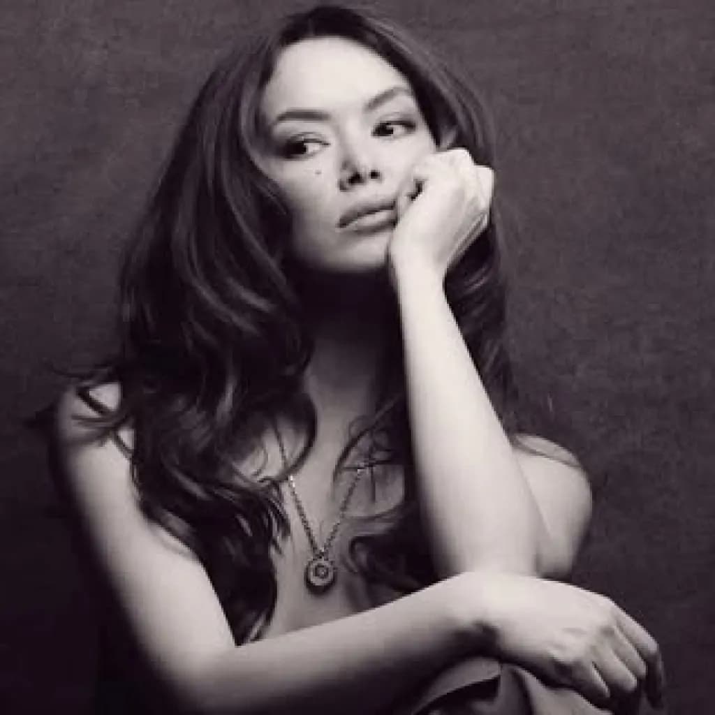 Seray Kaya - Schauspieler (35 alt.) - Profil fotoğrafı ve resmi görsel