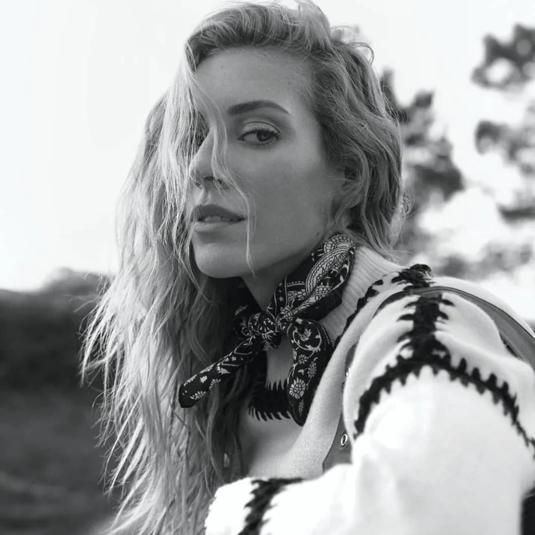 Sinem Kobal - Schauspieler (39 alt.) - Profil fotoğrafı ve resmi görsel