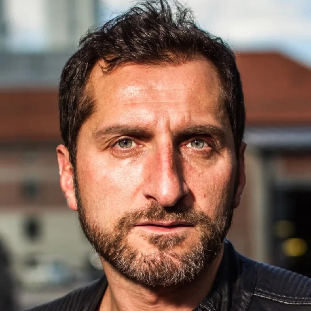 Tim Seyfi - Schauspieler (55 alt.) - Profil fotoğrafı ve resmi görsel