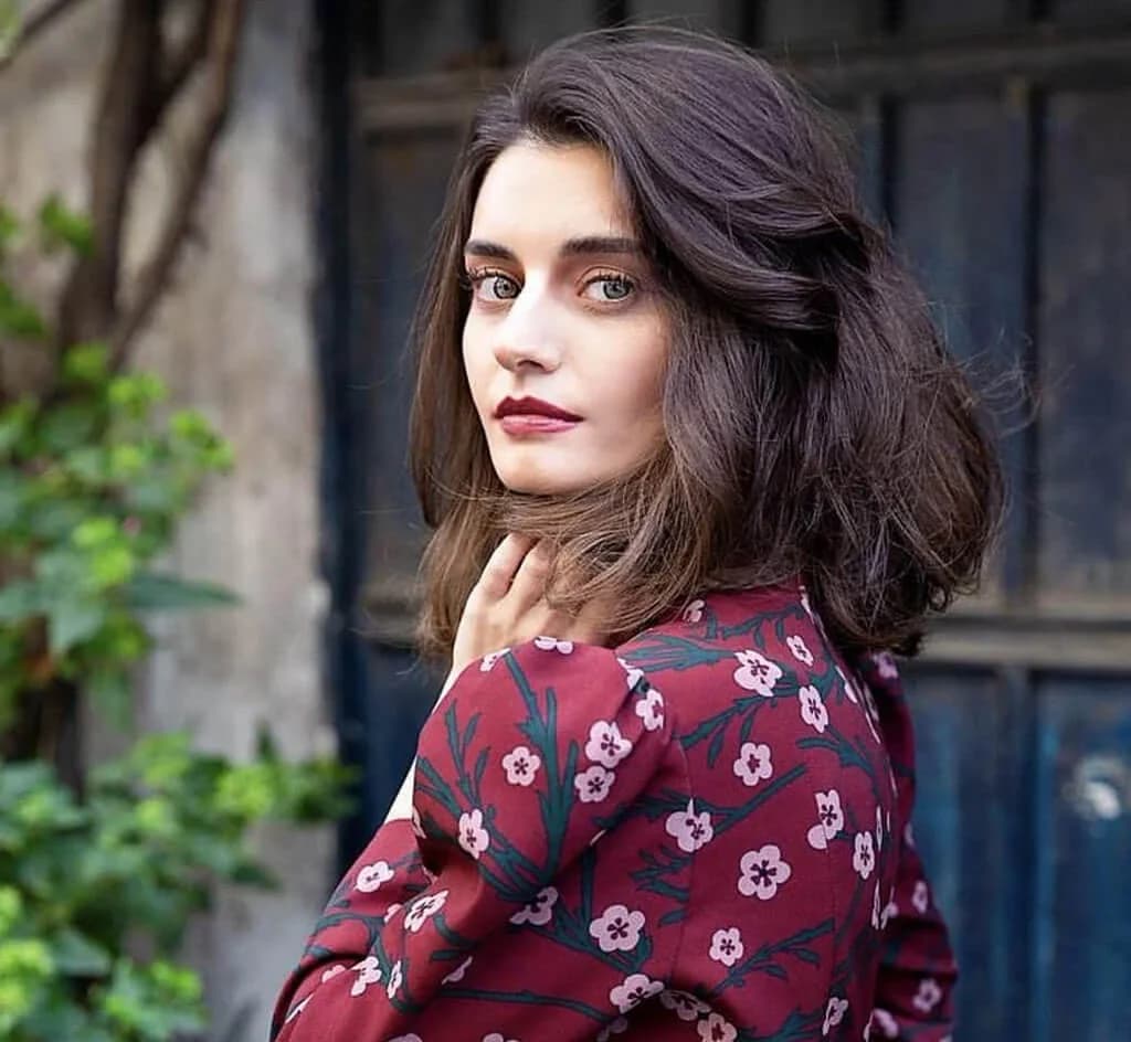 Tülin Ece - Schauspieler (35 alt.) - Profil fotoğrafı ve resmi görsel