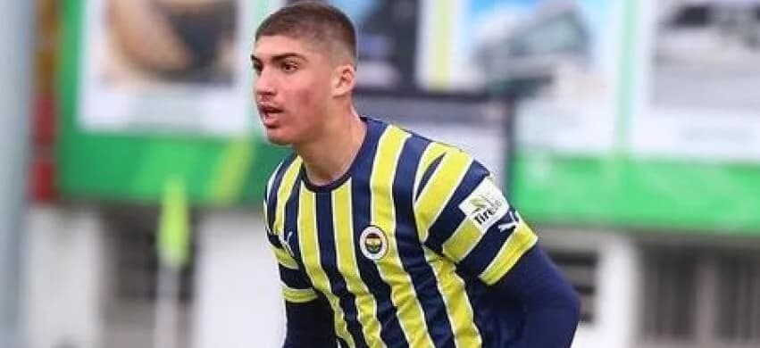 Yusuf Akçiçek - Fußballspieler (20 yaşında) - fotoğraf 2