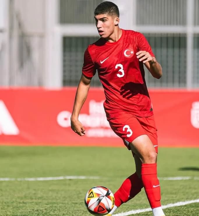 Yusuf Akçiçek - Fußballspieler (20 yaşında) - fotoğraf 5