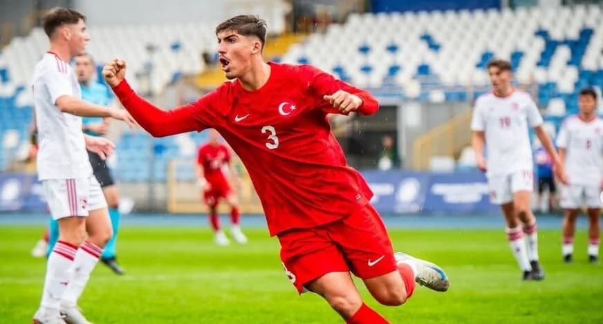 Yusuf Akçiçek - Fußballspieler (20 yaşında) - fotoğraf 3