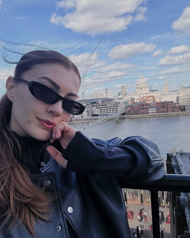 Burcu Özberk - Oyuncu - Ana profil fotoğrafı ve resmi görsel
