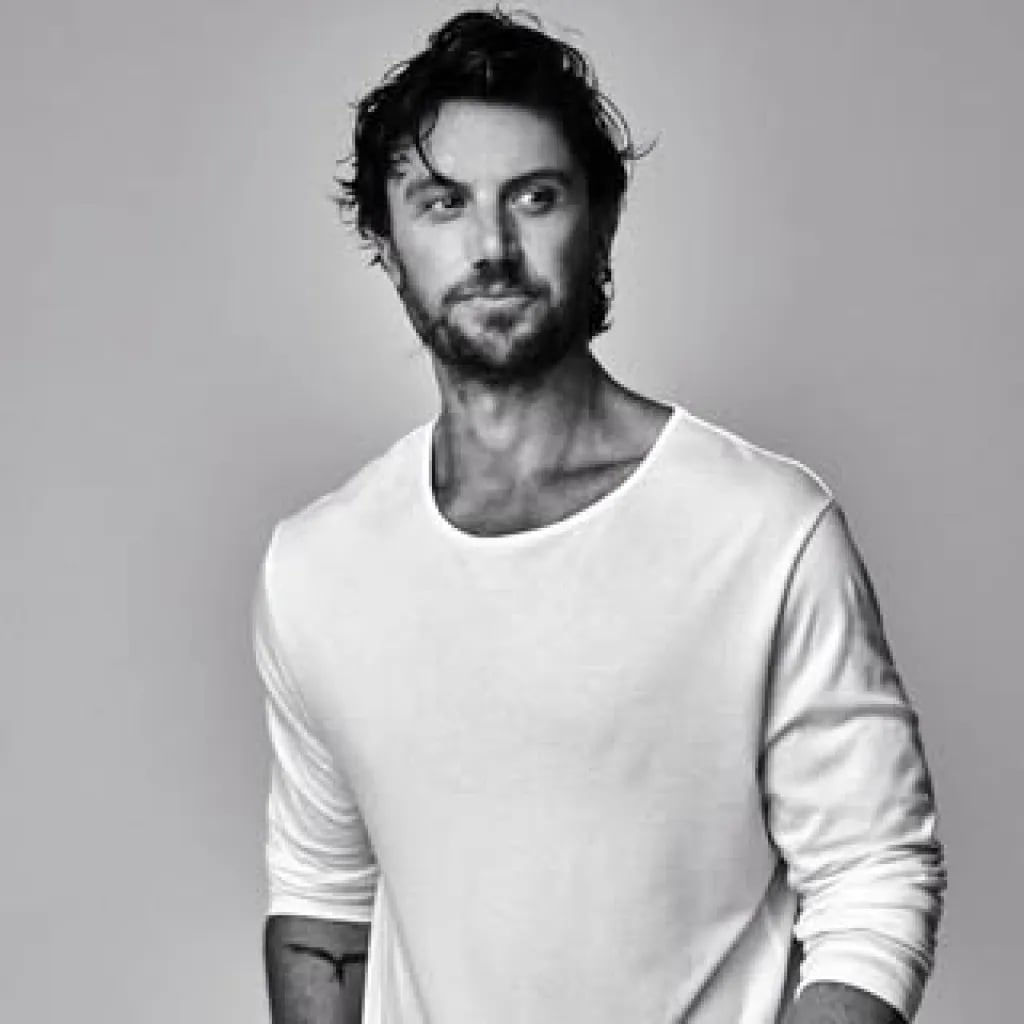 Adam Demos - Aktyor (40 yaşında) - Profil fotoğrafı ve resmi görsel