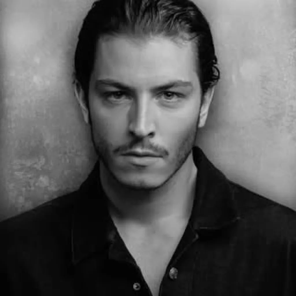 Boran Kuzum - Aktyor (34 yaşında) - Profil fotoğrafı ve resmi görsel