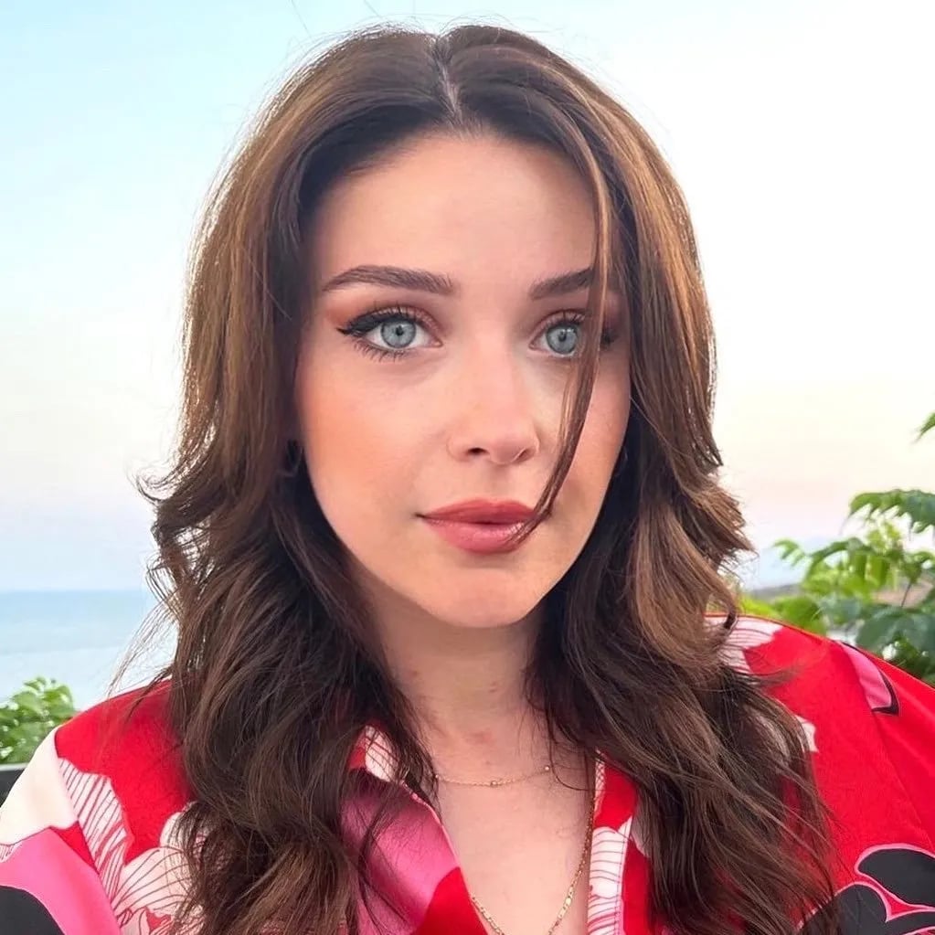 Büşra Oğur - Schauspieler (36 alt.) - Profil fotoğrafı ve resmi görsel