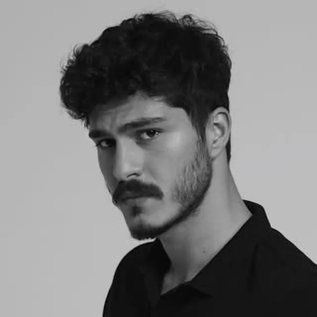 Enes Koçak - Oyuncu (27 yaşında) - Profil fotoğrafı ve resmi görsel