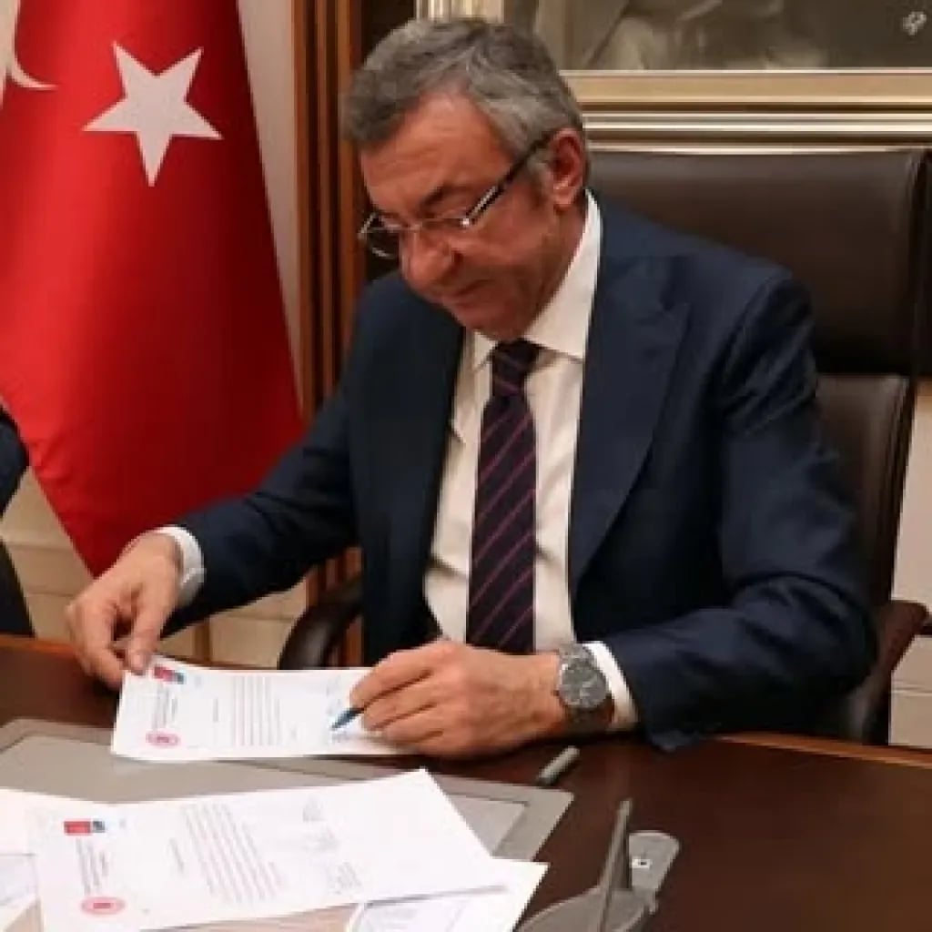 Engin Altay - Siyasetci (63 yaşında) - Profil fotoğrafı ve resmi görsel