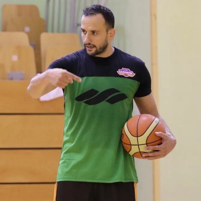 Erden Eryüz - Basketbolcu (46 yaşında) - Profil fotoğrafı ve resmi görsel