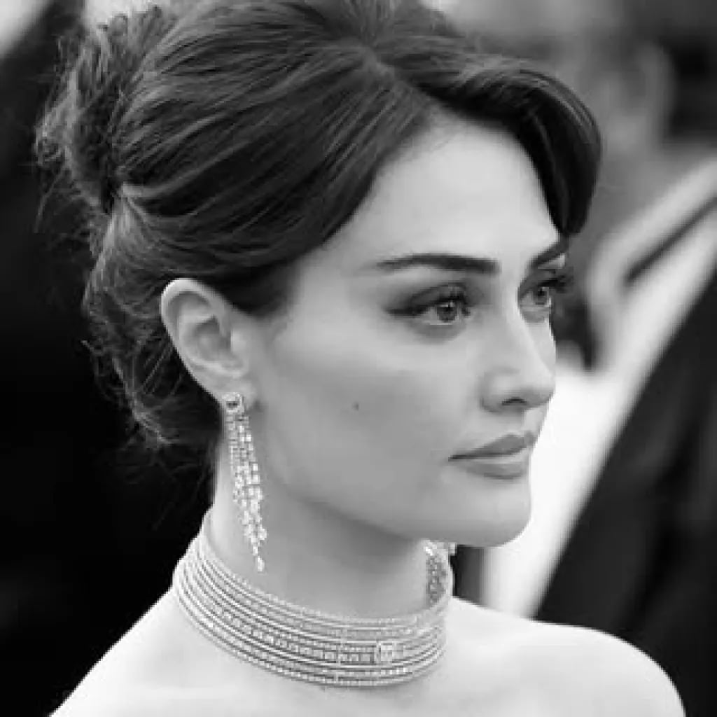 Esra Bilgiç - Aktyor (34 yaşında) - Profil fotoğrafı ve resmi görsel