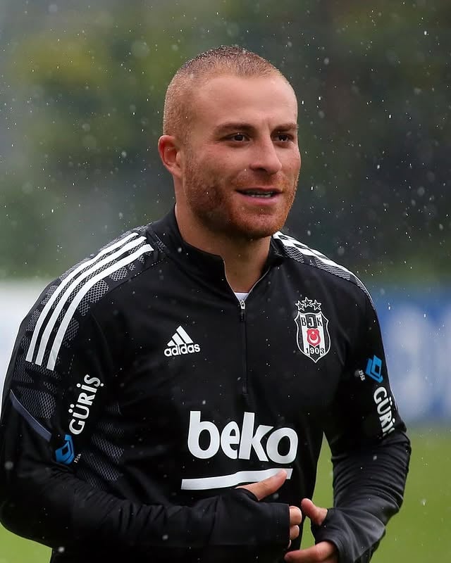 Gökhan Töre - Futbolcu (34 yaşında) - Profil fotoğrafı ve resmi görsel