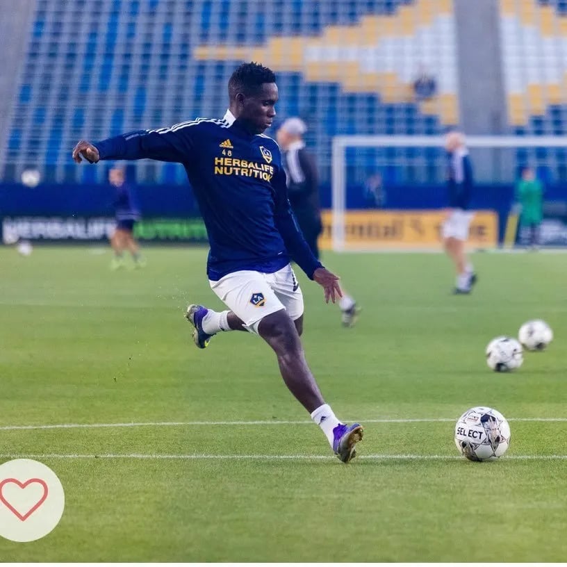 Hamza Barry - Futbolcu (32 yaşında) - Profil fotoğrafı ve resmi görsel