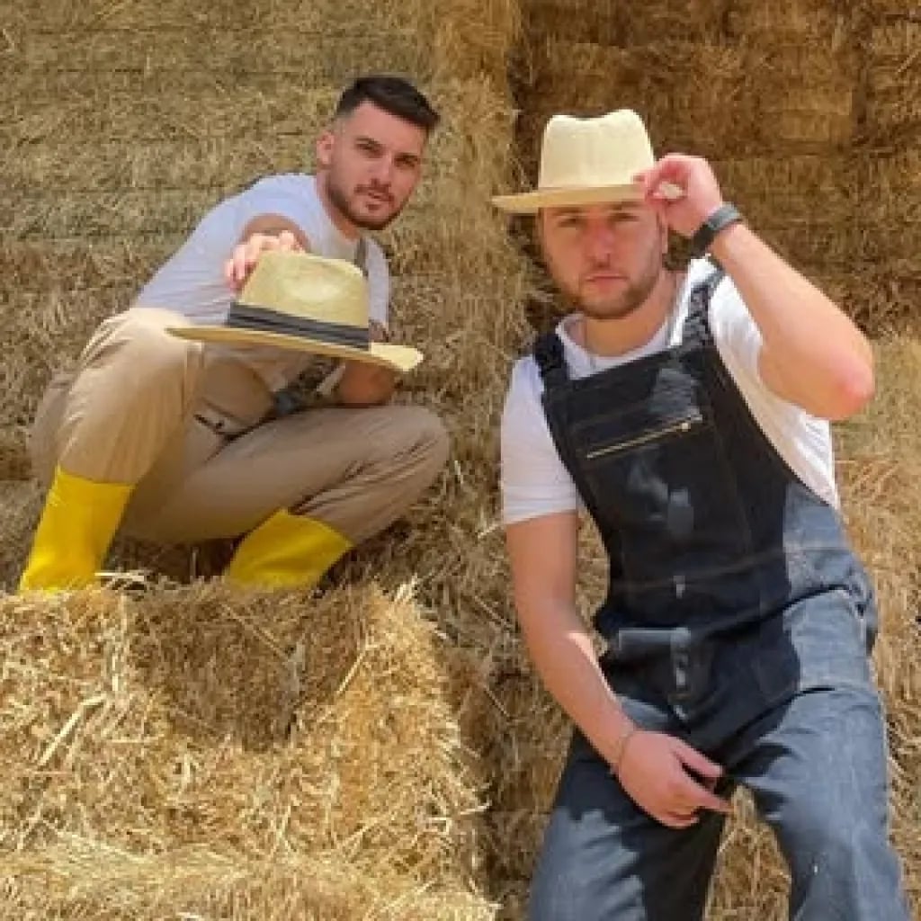 İki Kardesh - Muganni (31 yaşında) - Profil fotoğrafı ve resmi görsel