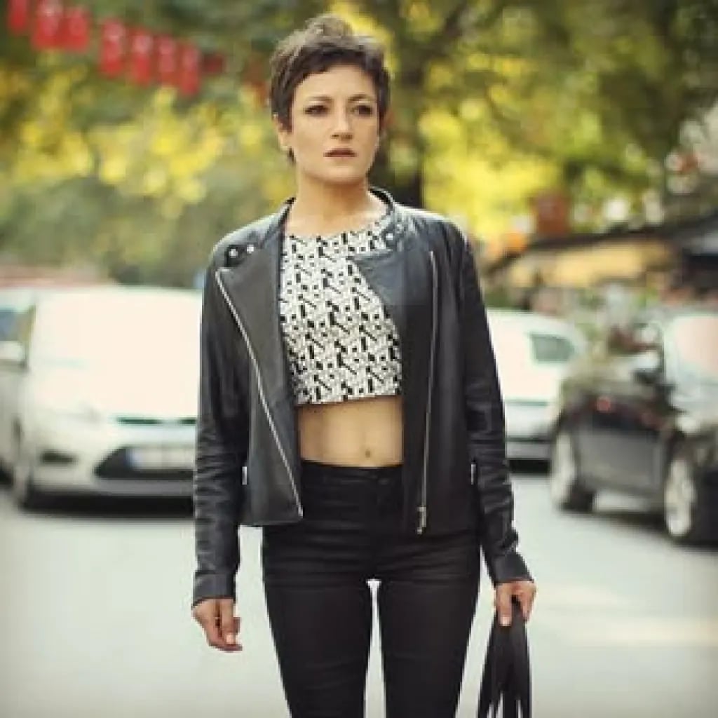 İlkay Kayku - Aktyor (54 yaşında) - Profil fotoğrafı ve resmi görsel