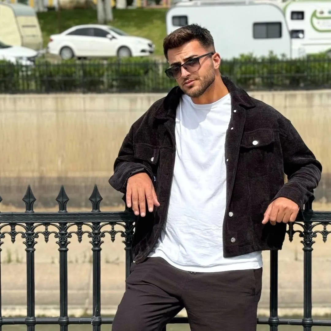 Mete Samur - Aktyor (28 yaşında) - Profil fotoğrafı ve resmi görsel