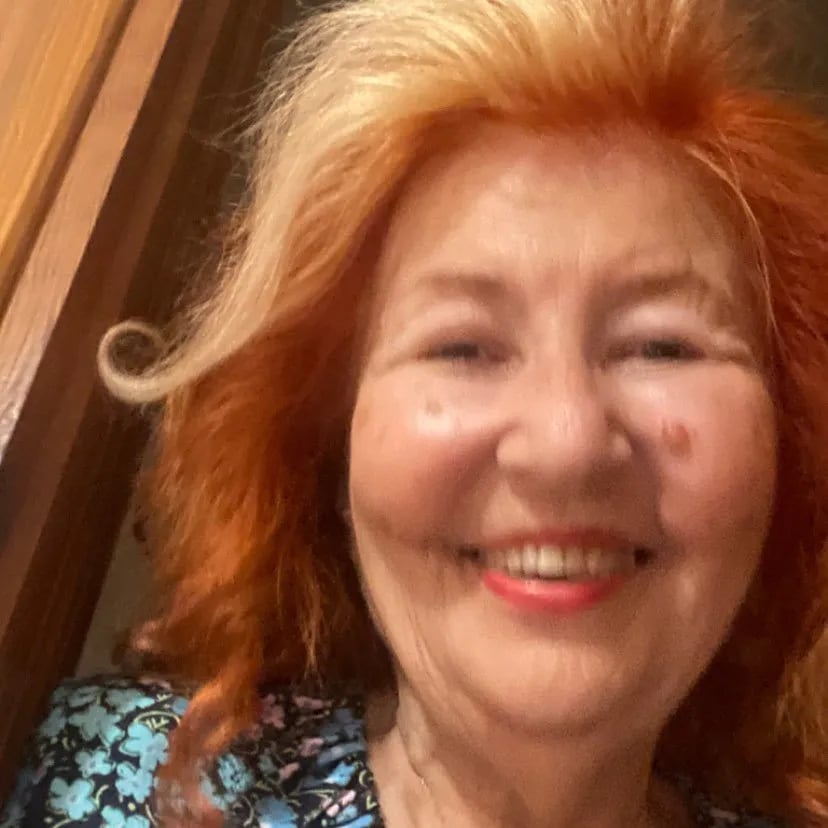 Nazlı Eray - Yazar (81 yaşında) - Profil fotoğrafı ve resmi görsel