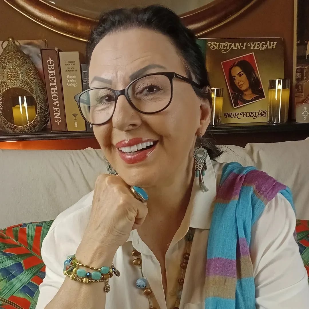Nur Yoldaş - Muganni (70 yaşında) - Profil fotoğrafı ve resmi görsel