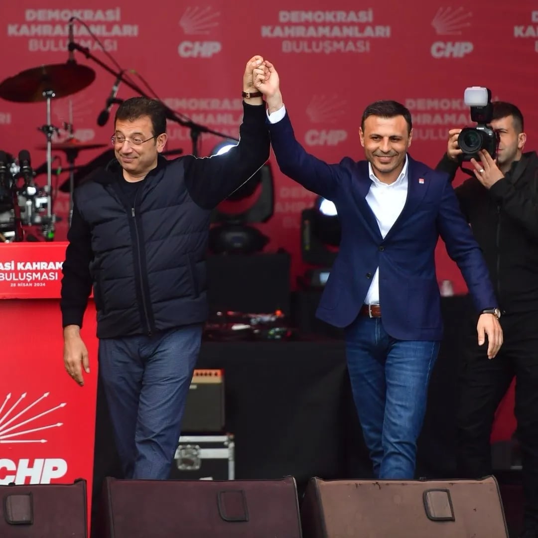 Özgür Çelik - Siyasetci (45 yaşında) - Profil fotoğrafı ve resmi görsel