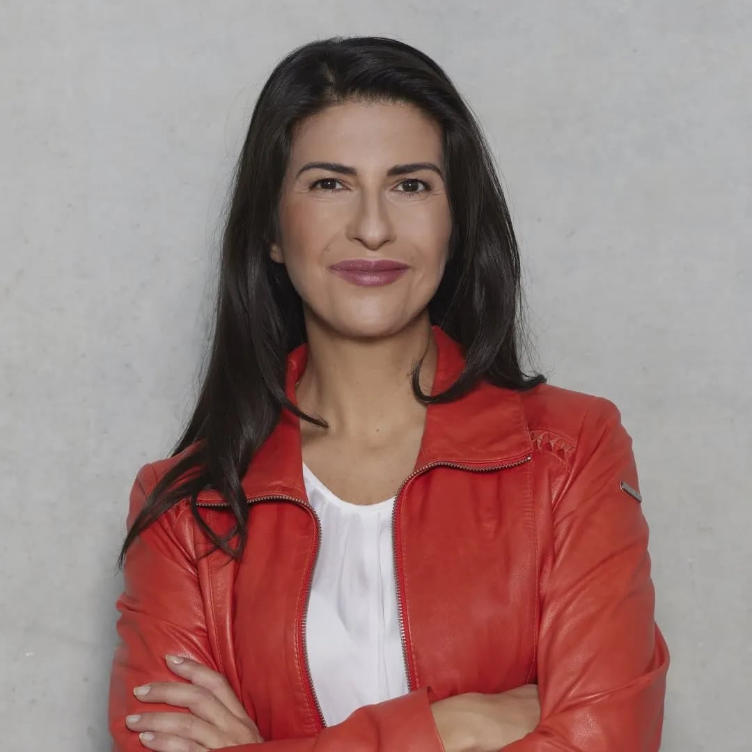 Serap Güler - Politiker (46 alt.) - Profil fotoğrafı ve resmi görsel