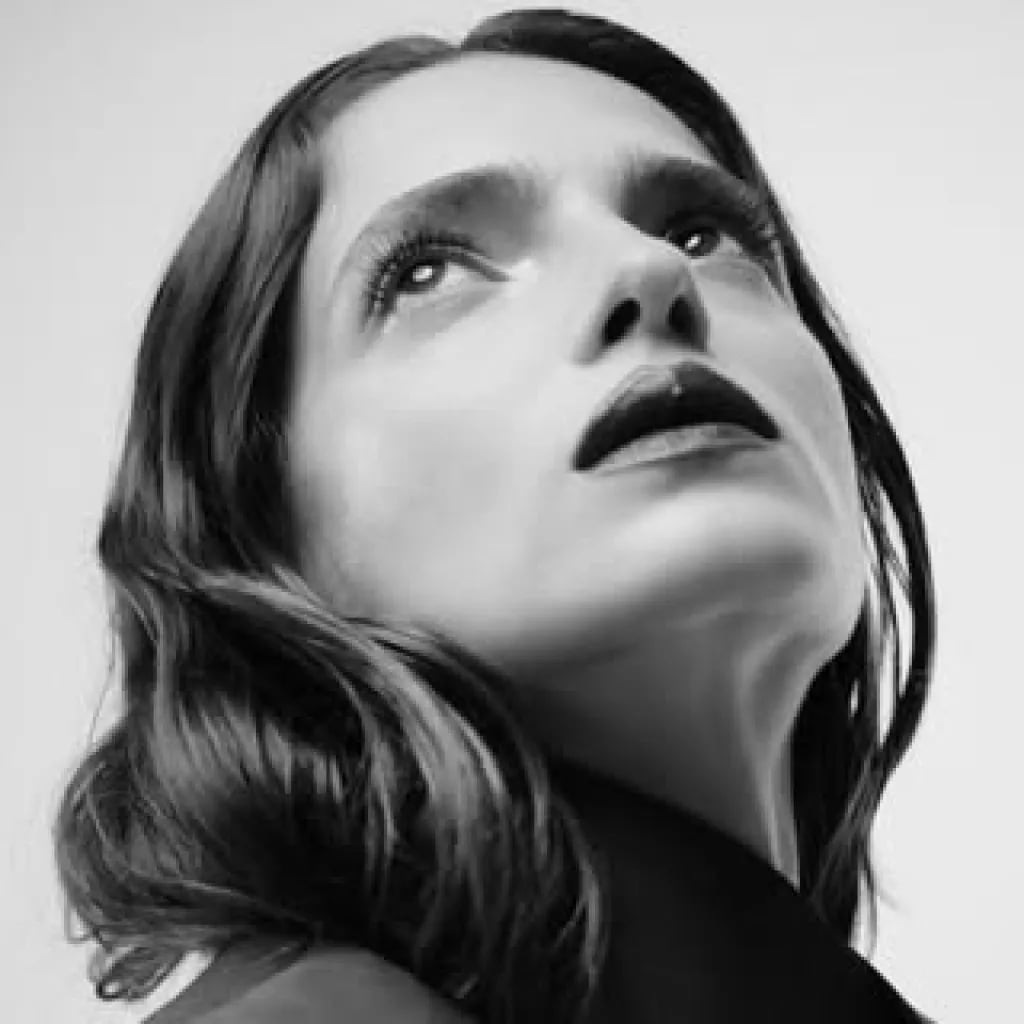 Şifanur Gül - Aktyor (29 yaşında) - Profil fotoğrafı ve resmi görsel