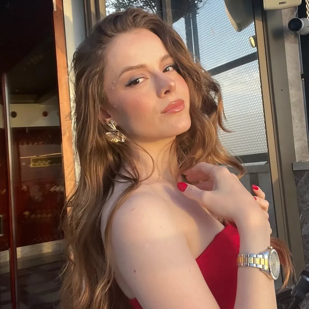 Suna Ayar - Aktyor (29 yaşında) - Profil fotoğrafı ve resmi görsel