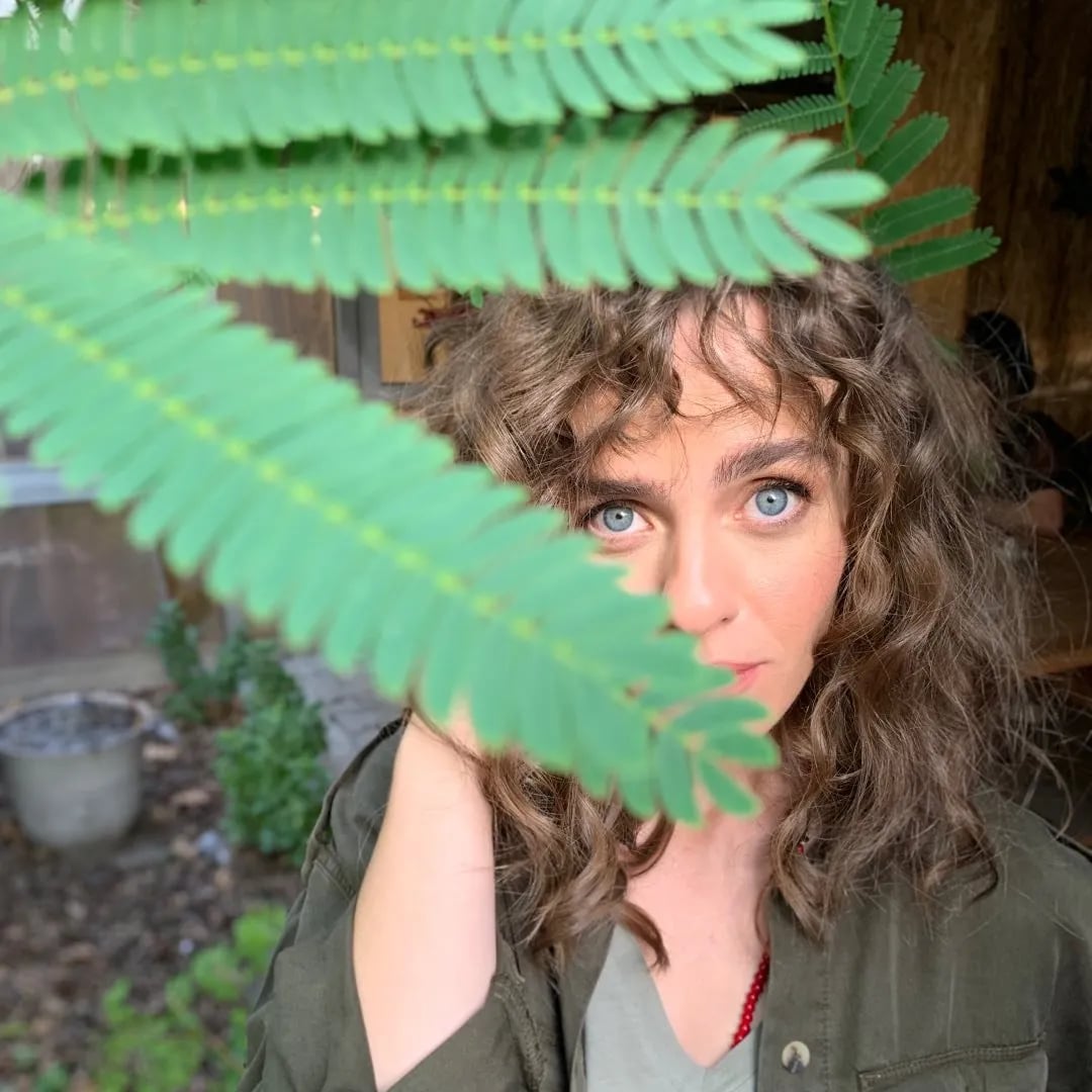 Tuğba Çom - Oyuncu (36 yaşında) - Profil fotoğrafı ve resmi görsel