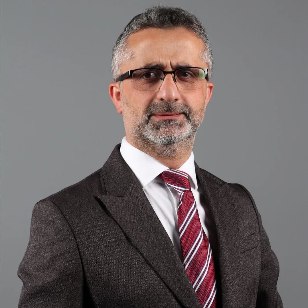 Yusuf Özkır - Akademisyen (48 yaşında) - Profil fotoğrafı ve resmi görsel