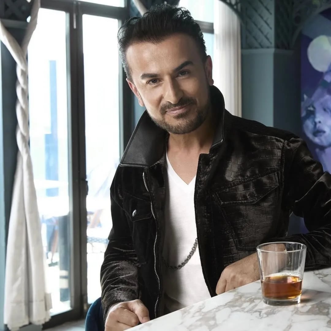 Zach Erdem (44 yaşında) - Profil fotoğrafı ve resmi görsel