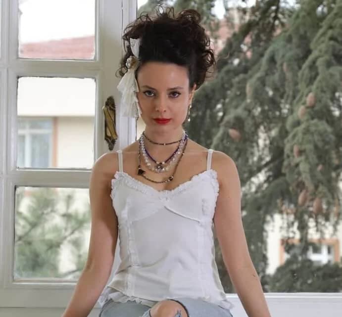 Başak Akbay - Schauspieler (39 yaşında) - fotoğraf 4